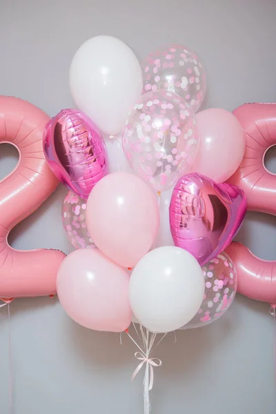 Różowe Balony Helem Liczba Balonów Urodziny — Zdjęcie stockowe