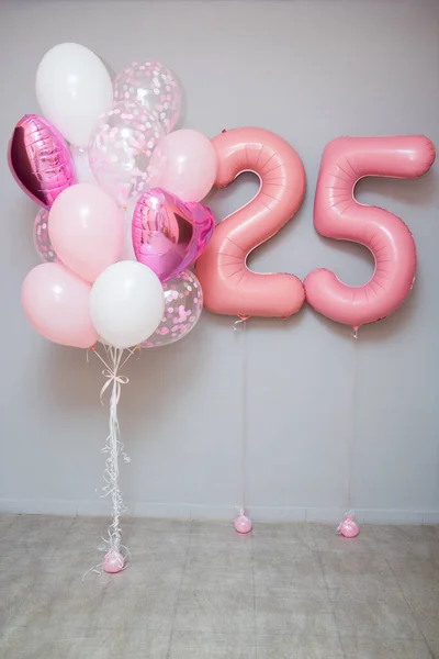 带氦的粉色气球 生日用的数字气球 — 图库照片
