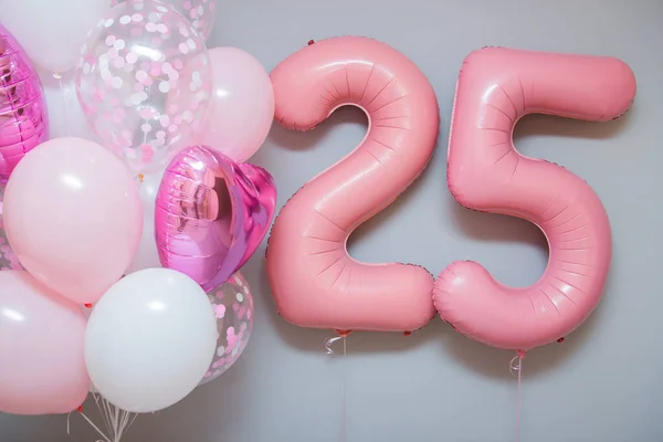 带氦的粉色气球 生日用的数字气球 — 图库照片