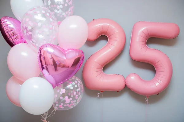 Rosa Zahlen Luftballons Auf Weißem Hintergrund — Stockfoto