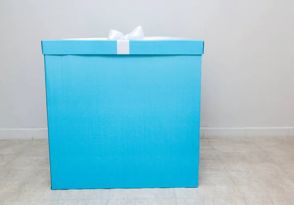 Caixa Surpresa Azul Com Presentes — Fotografia de Stock