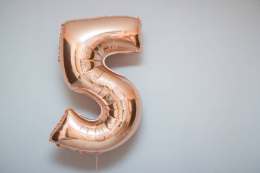 Altın balon rakamı 5 numara, 5 yıllık doğum günü