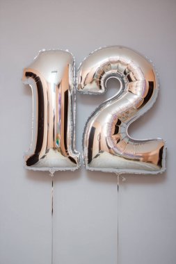 12 numaralı gümüş folyo balonları