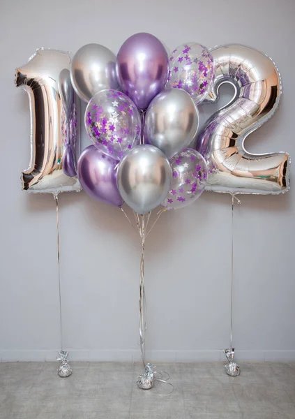 Conjunto Balões Cromados Roxos Fundo Parede Números Prata Imagem De Stock