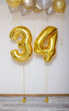 Altın ve gümüş helyum balonları ve altın folyo numarası 34