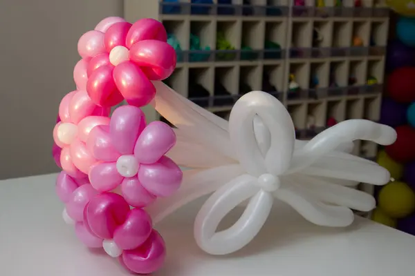 bouquet of flowers from balloons, flowers from balloons