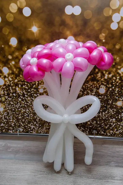bouquet of flowers from balloons, flowers from balloons