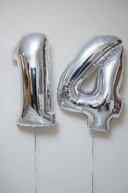Gümüş folyo numarası 14 balon.