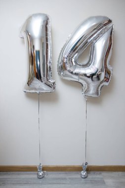 Gümüş folyo numarası 14 balon.