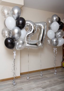 27 numaralı gümüş folyo doğum günü balonları