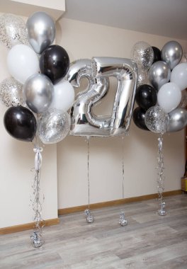 27 numaralı gümüş folyo doğum günü balonları