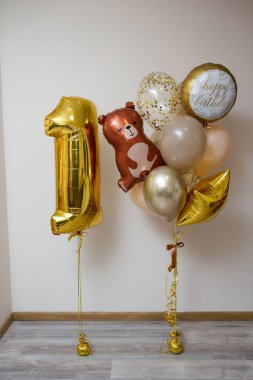 Kahverengi ayılı altın balonlar, oyuncak ayı helyum balonu.
