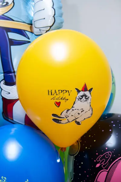 yellow balloon with the image of a funny cat in a cap