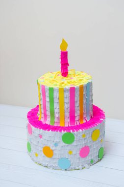 mukavva piata parlak mum ile pasta