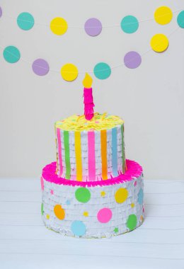 mukavva piata parlak mum ile pasta