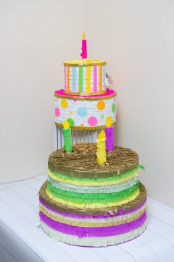 mukavva piata parlak mum ile pasta