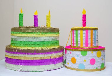 mukavva piata parlak mum ile pasta