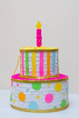 mukavva piata parlak mum ile pasta