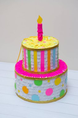 mukavva piata parlak mum ile pasta