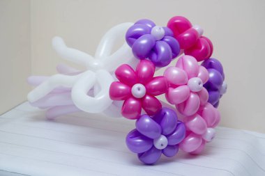 Pembe balon buketi, bir kız için orijinal hediye.