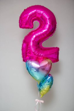 Helyum ve kalpli iki numaralı balon.