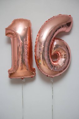 16 numaralı pembe balon helyumlu.