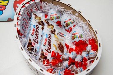 Daha nazik sürpriz doğum günü şeker kutusu