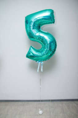 5 numaralı nane rengi balon.