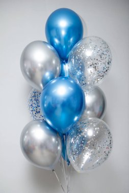 mavi ve gümüş krom balonlar,