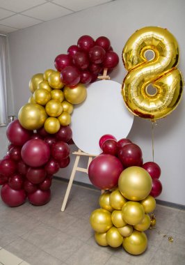 Fotoğraf bölgesi, sehpalı balonlardan yapılmıştır.