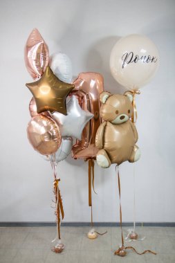 1 yaşındaki balonlar için bej rengi balonlar, oyuncak ayı balonu, folyo numarası, balonun üzerindeki yazı 