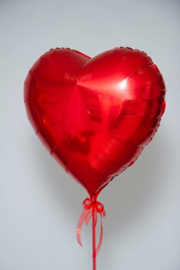 Sevgililer Günü için büyük kırmızı kalp folyo balonu