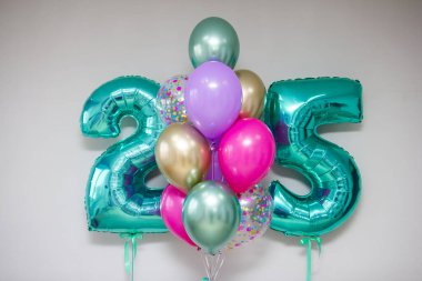 Folyo numarası 25 Tiffany ve bayram için bir buket lateks helyum balonu.