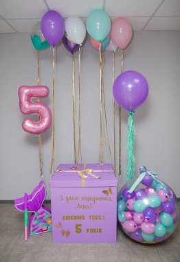 Balonlu kutu, pembe 5 numara, mor çiçekli bir kız için doğum günü süslemeleri, helyum balonları, deniz kızı kuyruğu piyatası, 