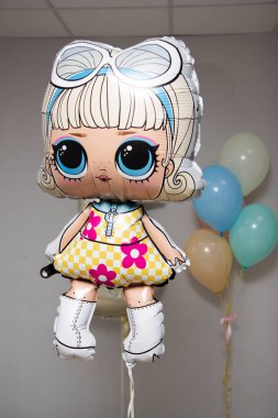 Folyo bej 5 numaralı balon, bir demet narin helyum balonu, balon bebek kız
