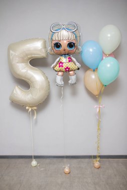 Folyo bej 5 numaralı balon, bir demet narin helyum balonu, balon bebek kız