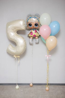 Folyo bej 5 numaralı balon, bir demet narin helyum balonu, balon bebek kız
