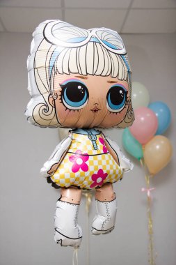 Folyo bej 5 numaralı balon, bir demet narin helyum balonu, balon bebek kız