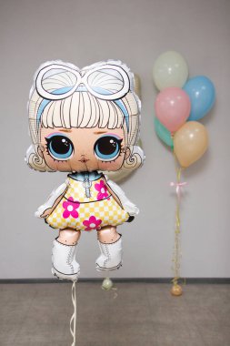 Folyo bej 5 numaralı balon, bir demet narin helyum balonu, balon bebek kız