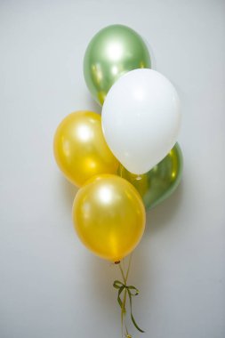Yeşil ve altın helyum balonları, tatil için yeşil krom balonlar