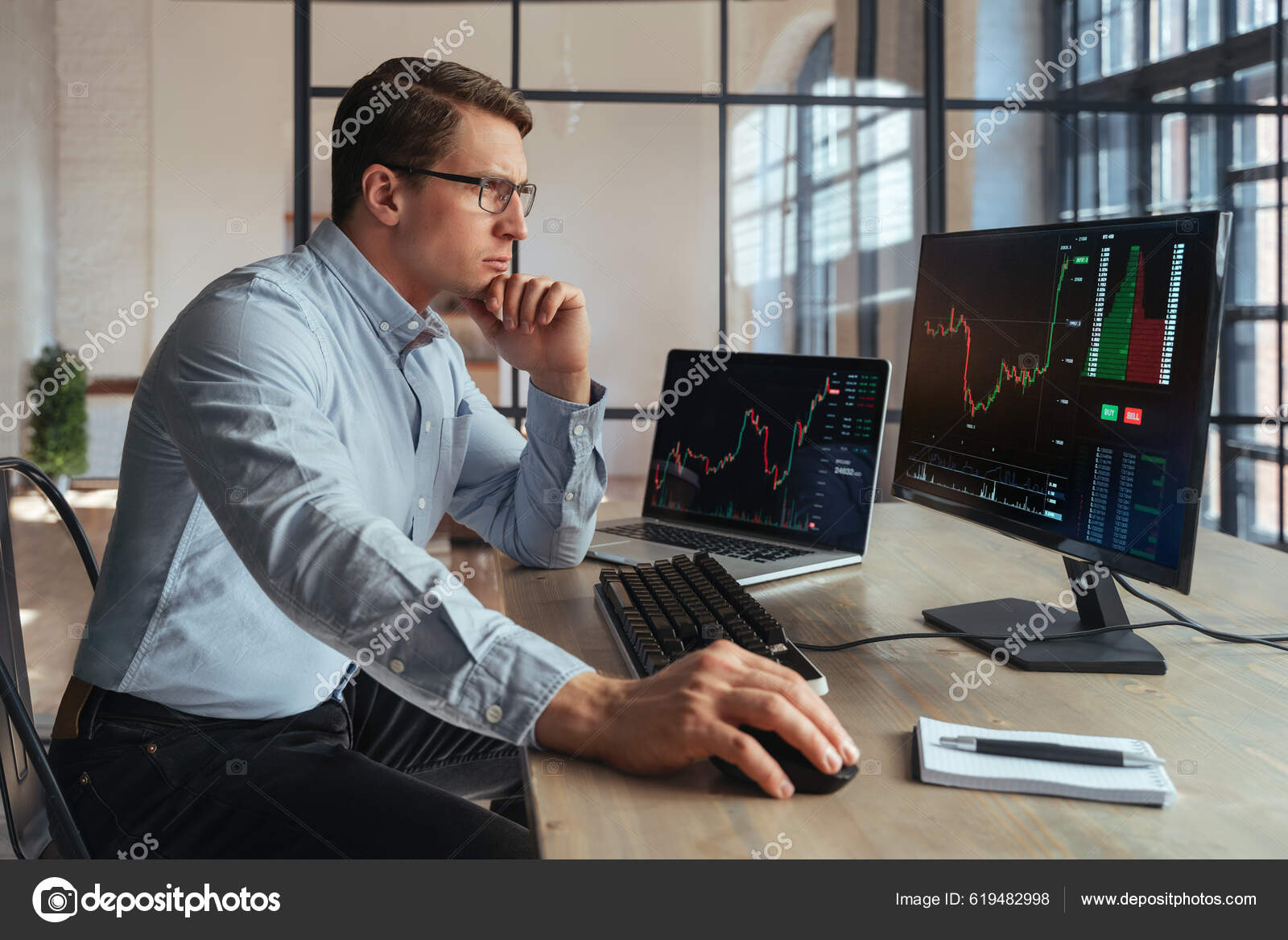 Side View Crypto Broker Sitting Office Table Analyzing Market Looking —  Stock Photo © iwatchwater #619482998