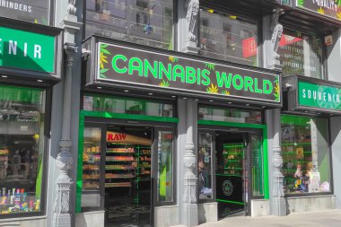 AUSTRIA, VİANA - 12 Ekim 2023: Viyana, Avusturya 'da bir Kenevir Dünyası perakende mağazası