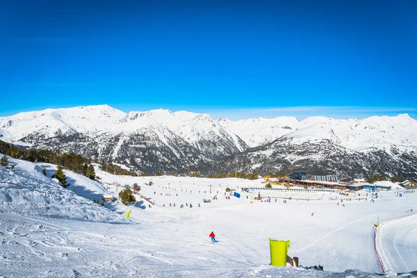 Familienskiurlaub Blick Auf Soldeu Skilifte Langlaufzentrum Wunderschöner Winterlicher Bergkulisse Grandvalira — Stockfoto