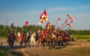 Gniew, Polonya, 2020 Ağustos Castellan Süvariler, ağır süvariler, düşman kuvvetleri, tarihsel yeniden canlandırma Gniew Savaşı