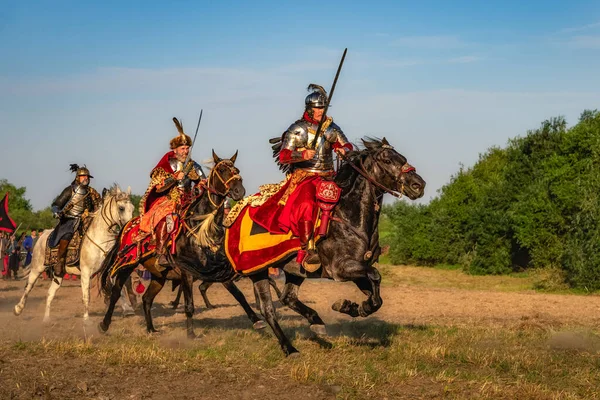 Gniew Pologne Août 2020 Castellan Ses Hussards Cavalerie Lourde Galopant — Photo