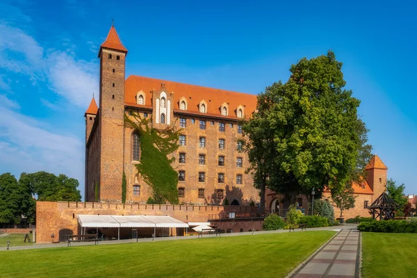 Gniew Kalesi, Töton Şövalyeleri Tarikatı 'nın 1290 yılında inşa edilmiş eski bir kalesidir. Polonya 'nın Vistula Nehri' nin sol kıyısında bulunan ortaçağ şatosu.