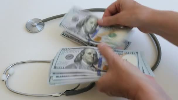 Medycyna Pieniądze Liczenie Pieniędzy Korupcja Ubezpieczenie Lub Kosztowne Leczenie Raka — Wideo stockowe