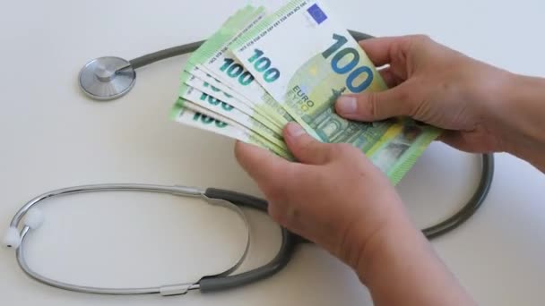 Medicina Dinheiro Contagem Dinheiro Corrupção Seguro Tratamento Oncológico Caro Moeda — Vídeo de Stock
