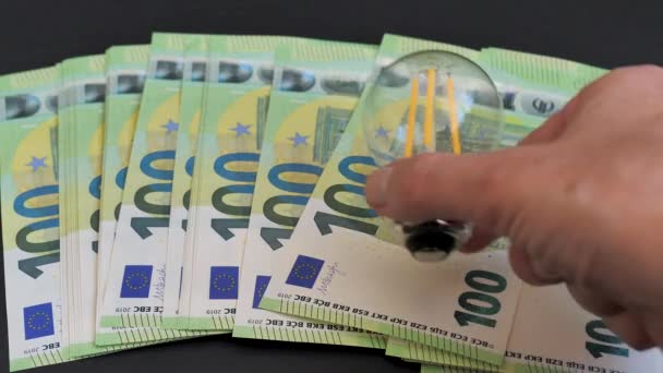 Εξοικονόμηση Χρημάτων Στον Ηλεκτρισμό Λαμπτήρας Led Χρήματα Ευρώ — Αρχείο Βίντεο