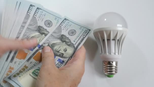 Conceito Preços Elevados Eletricidade Mão Está Segurando Dólares — Vídeo de Stock